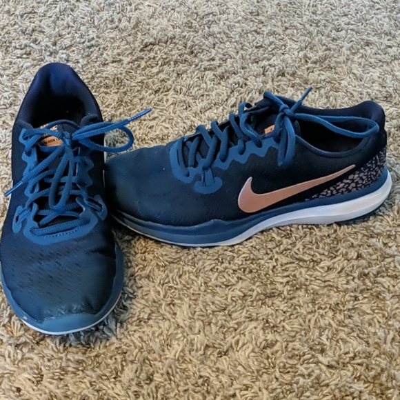 Nike Shoes - Nike In-Season TR7